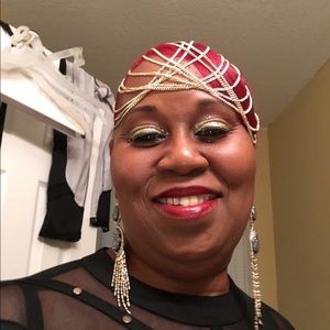 Meet your Posher, Cassandra